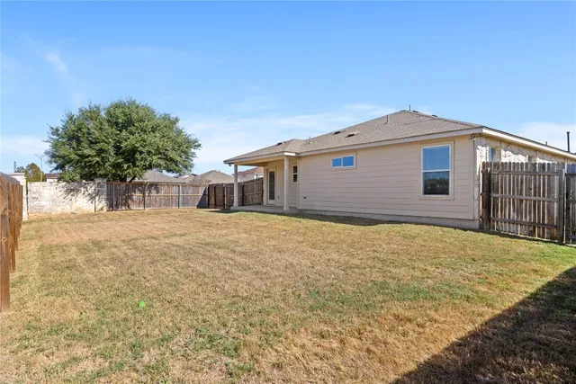 $320,000 | 401 South Hunting Lodge Lane, Bastrop, TX 78602