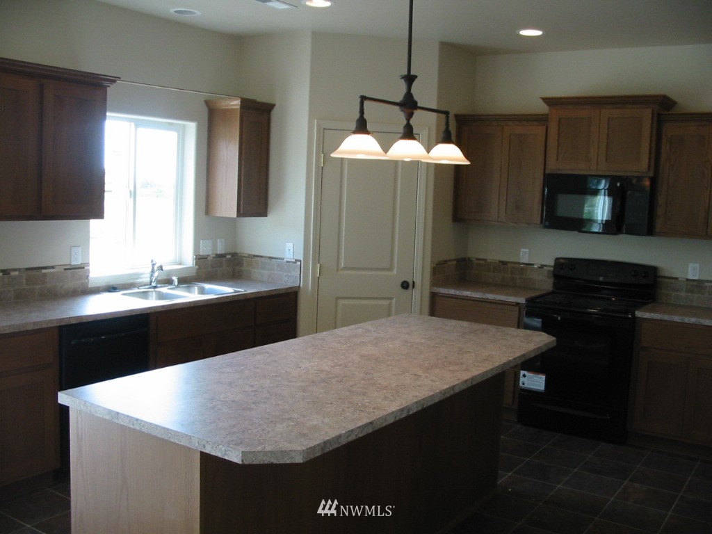 736 West Thacker Road Othello, WA 99344 - Photo 2 of 11