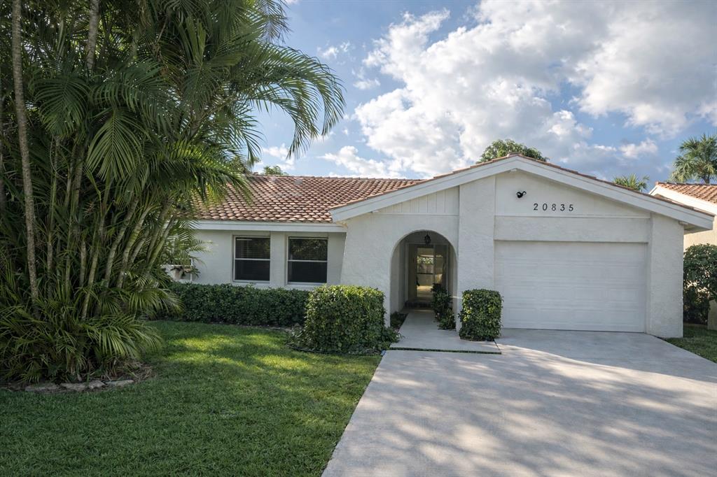 20835 Vía Madeira, Unit 6115 Boca Raton, FL 33433 - Photo 5 of 5 a front view of a house with garden