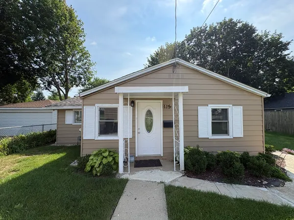 $2,900 | 115 Grant Street, Barrington, IL 60010