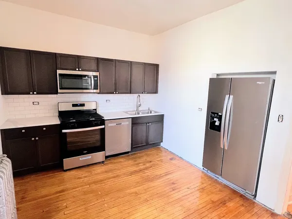 $2,100 | 3212 West Altgeld Street, Unit 2, Chicago, IL 60647