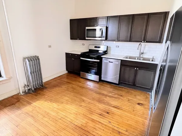 $2,100 | 3212 West Altgeld Street, Unit 2, Chicago, IL 60647