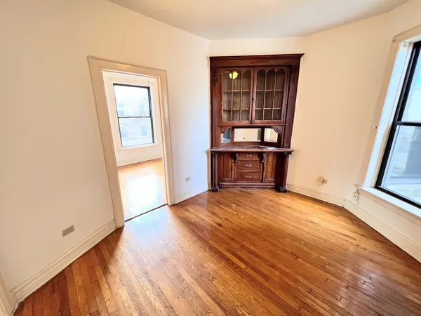 $2,100 | 3212 West Altgeld Street, Unit 2, Chicago, IL 60647