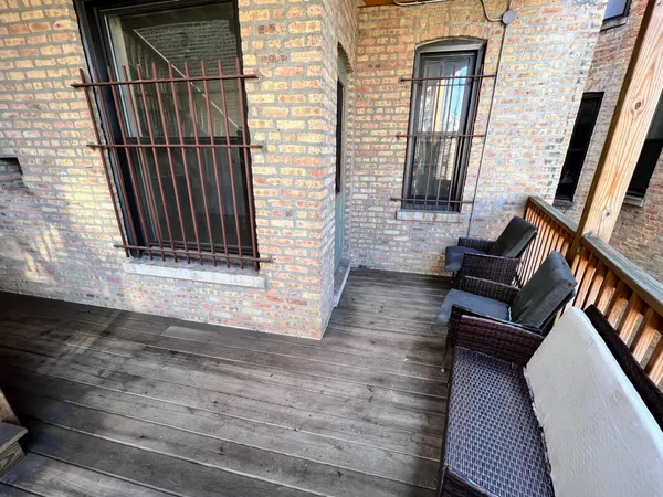 $2,100 | 3212 West Altgeld Street, Unit 2, Chicago, IL 60647