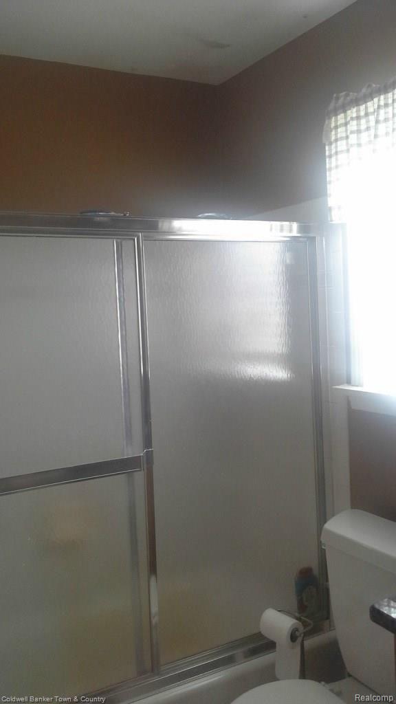 13096 Torrey Road Fenton, MI 48430 - Photo 14 of 36 entry bath (picture 2)