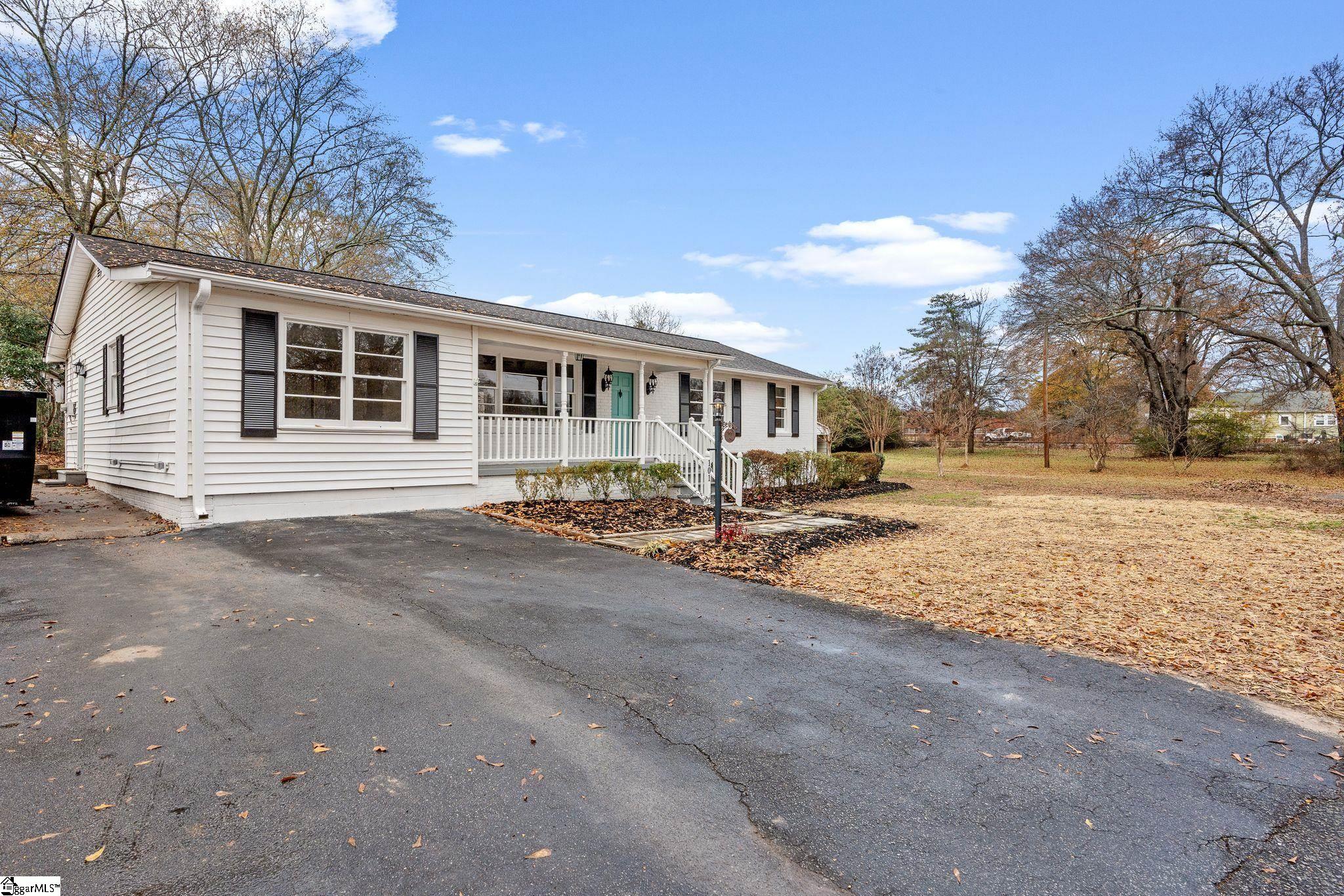 101 Crescent Circle Fountain Inn, SC 29644 - Photo 3 of 30
