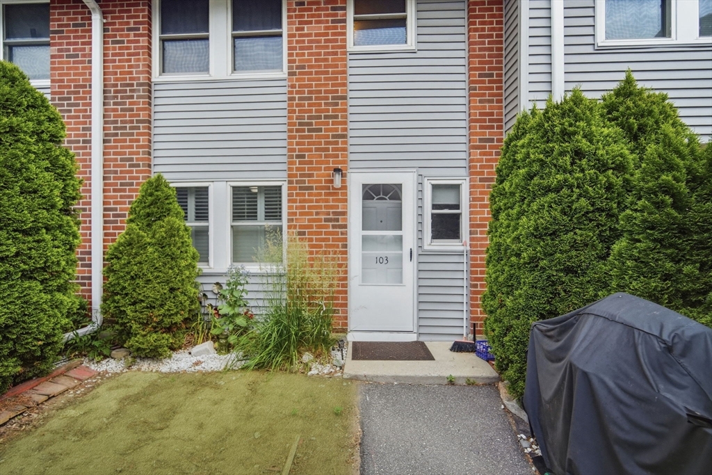 103 Manor Court, Unit 103 Springfield, MA 01118 - Photo 5 of 24