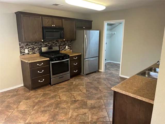 $1,750 | 694 Hogan, Kyle, TX 78640