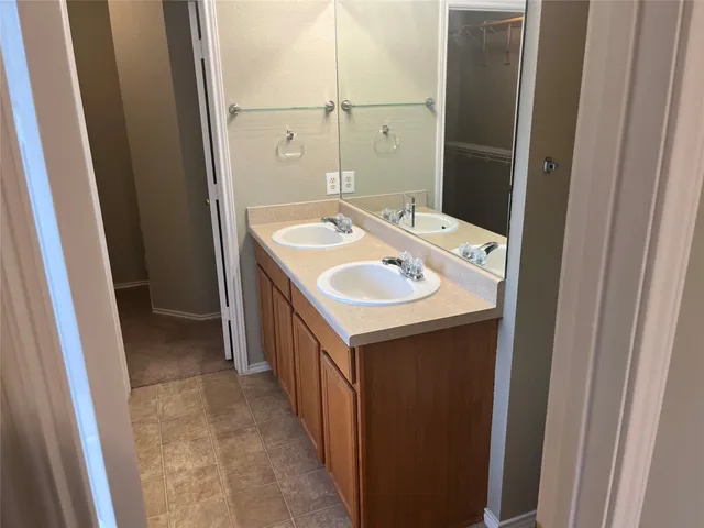 $1,750 | 694 Hogan, Kyle, TX 78640