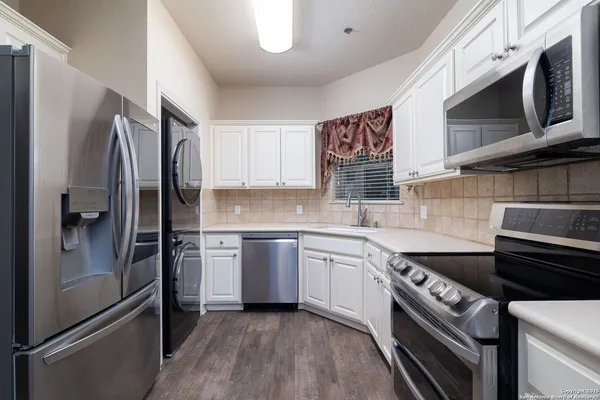 $294,000 | 20 Tapatio Drive East, Unit 205, Boerne, TX 78006