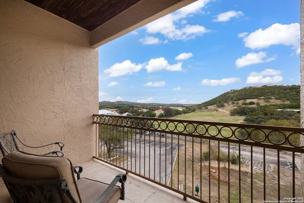 $294,000 | 20 Tapatio Drive East, Unit 205, Boerne, TX 78006
