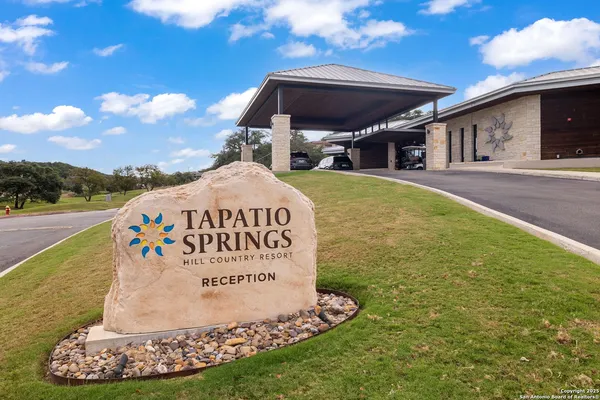 $294,000 | 20 Tapatio Drive East, Unit 205, Boerne, TX 78006