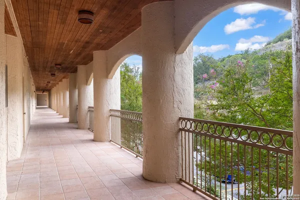 $294,000 | 20 Tapatio Drive East, Unit 205, Boerne, TX 78006