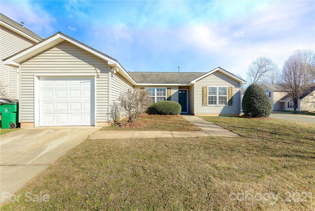 2902 Fairglen Road Charlotte, NC 28269 - Photo 2 of 19