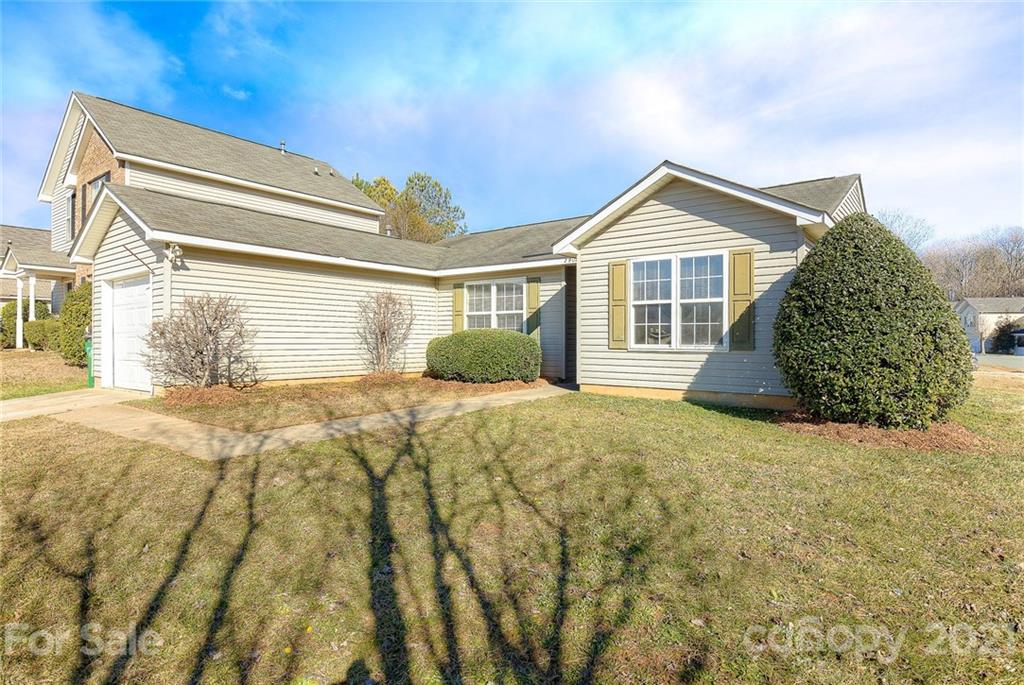 2902 Fairglen Road Charlotte, NC 28269 - Photo 3 of 19