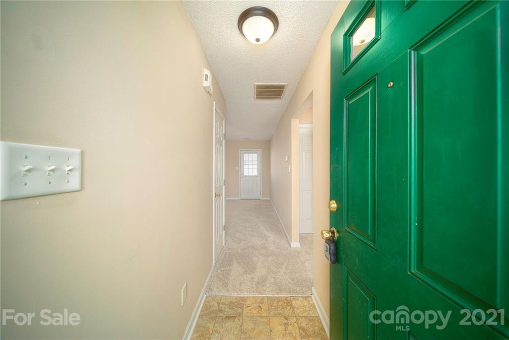 2902 Fairglen Road Charlotte, NC 28269 - Photo 5 of 19