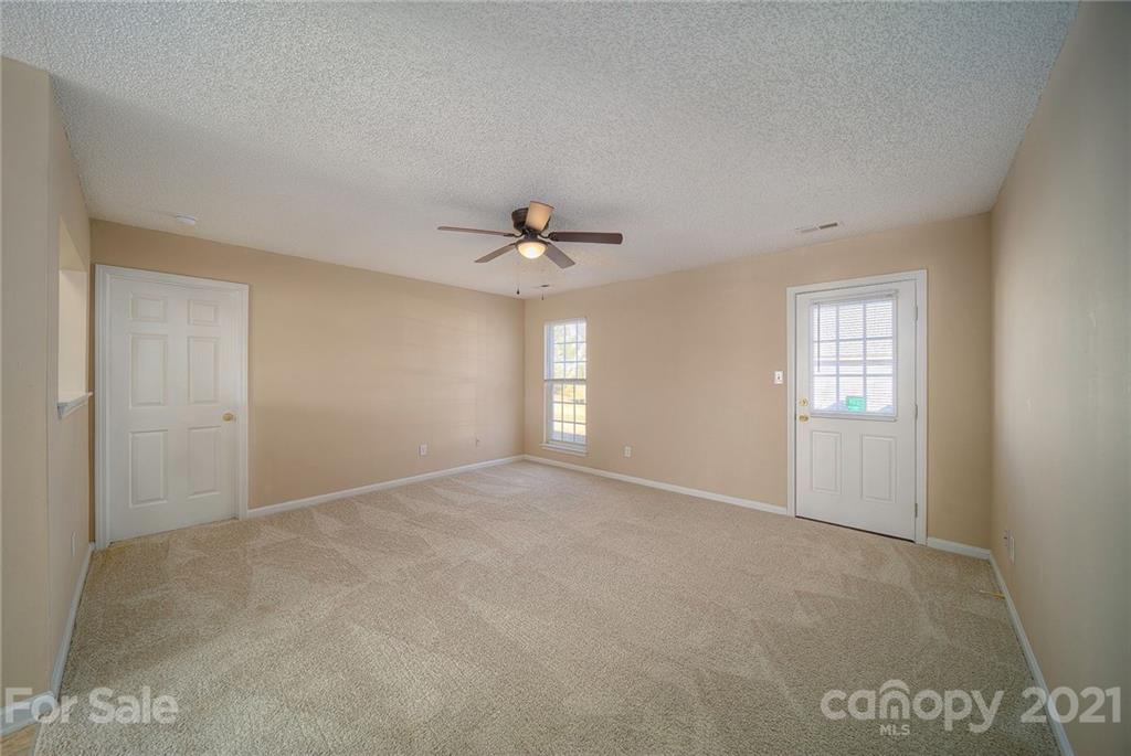 2902 Fairglen Road Charlotte, NC 28269 - Photo 6 of 19