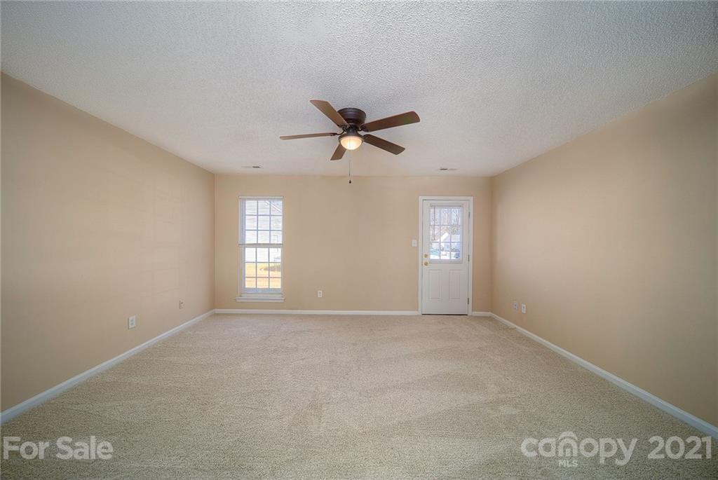 2902 Fairglen Road Charlotte, NC 28269 - Photo 7 of 19