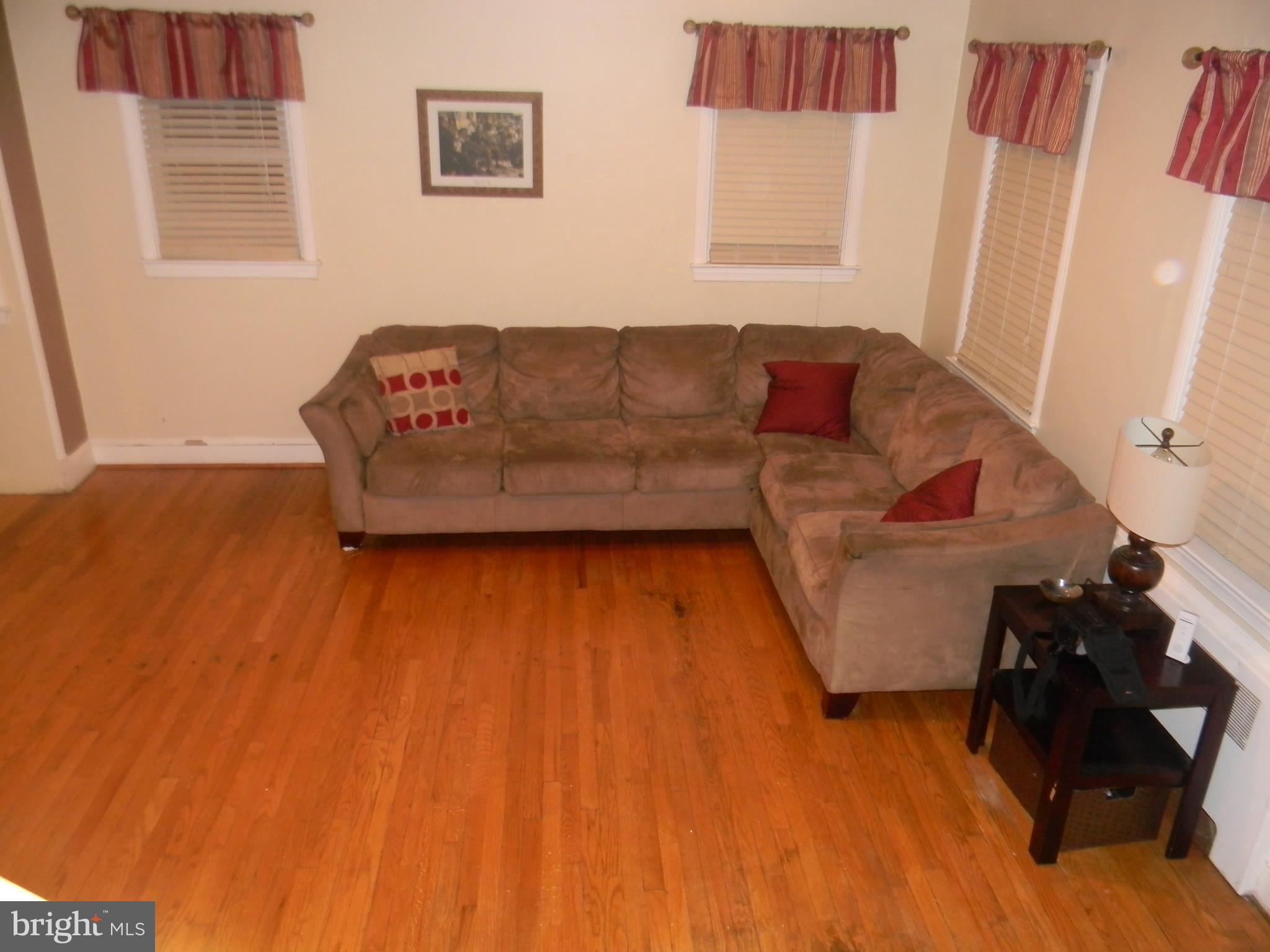 3739 Clarinth Road Baltimore, MD 21215 - Photo 11 of 20 Living Room