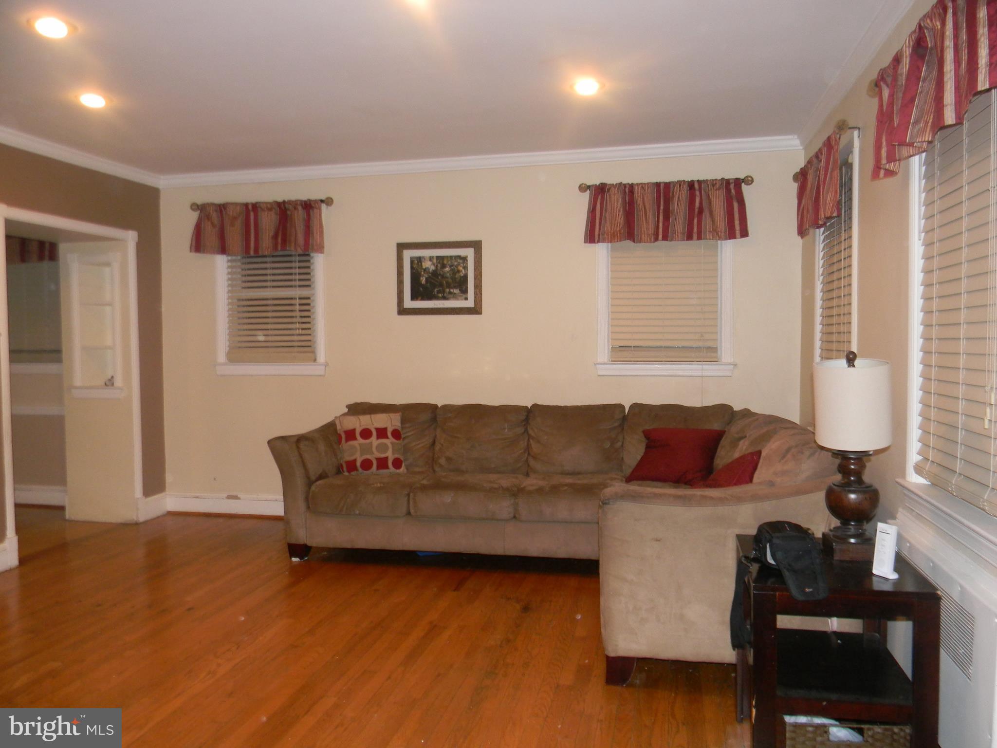3739 Clarinth Road Baltimore, MD 21215 - Photo 4 of 20 Living Room