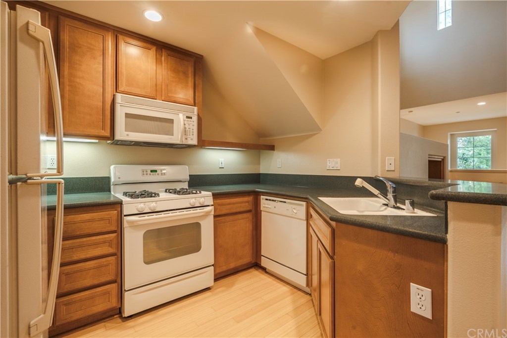 209 Dewdrop Irvine, CA 92603 - Photo 3 of 14