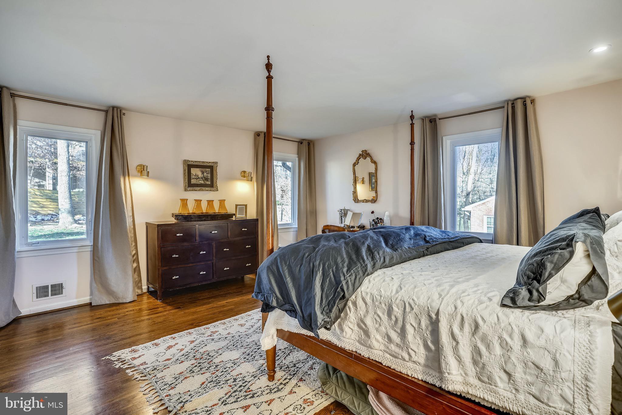 4106 North RoundHill Road Arlington, VA 22207 - Photo 21 of 55 Master bedroom