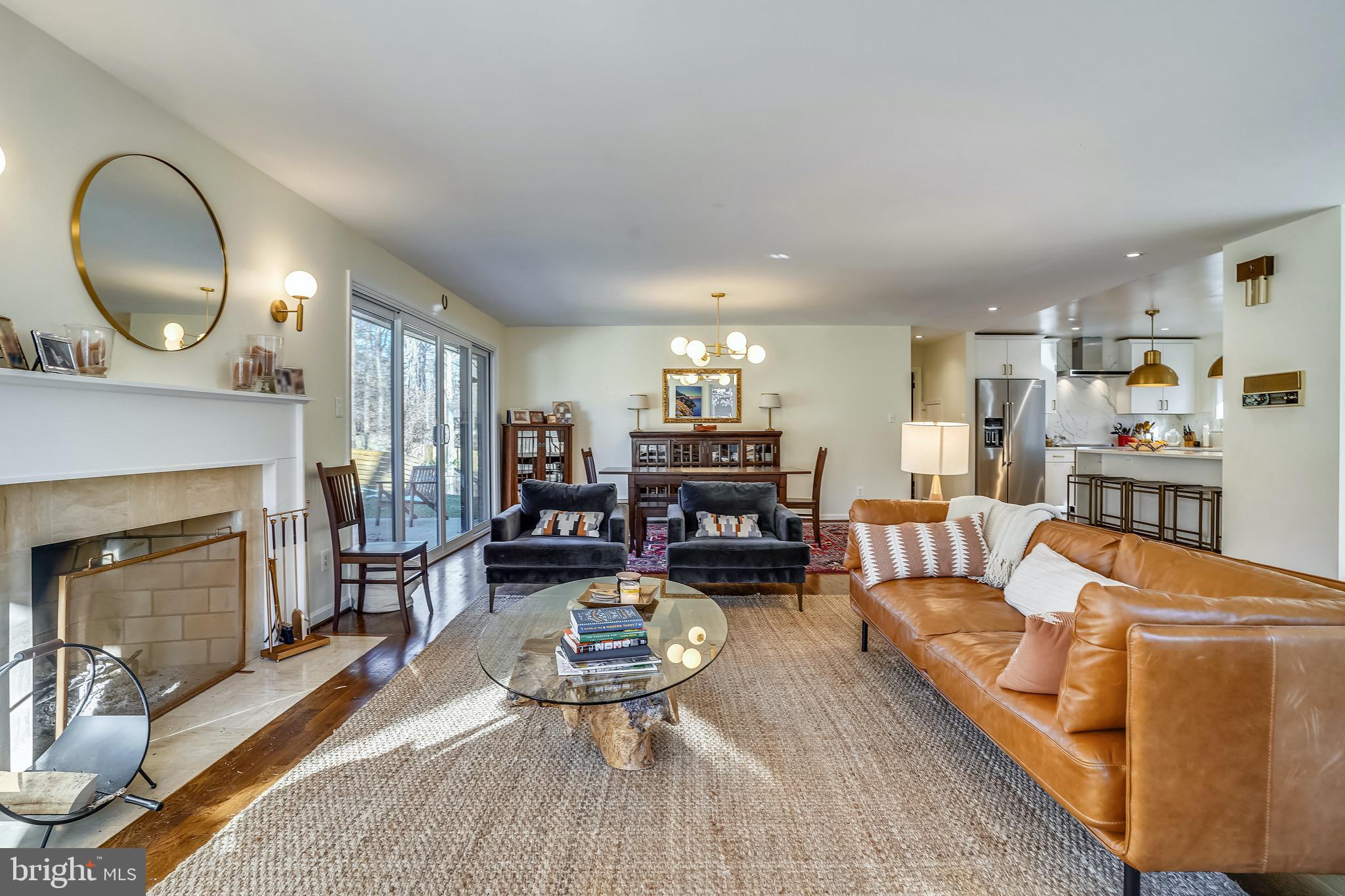 Open floor plan living/dining rooms