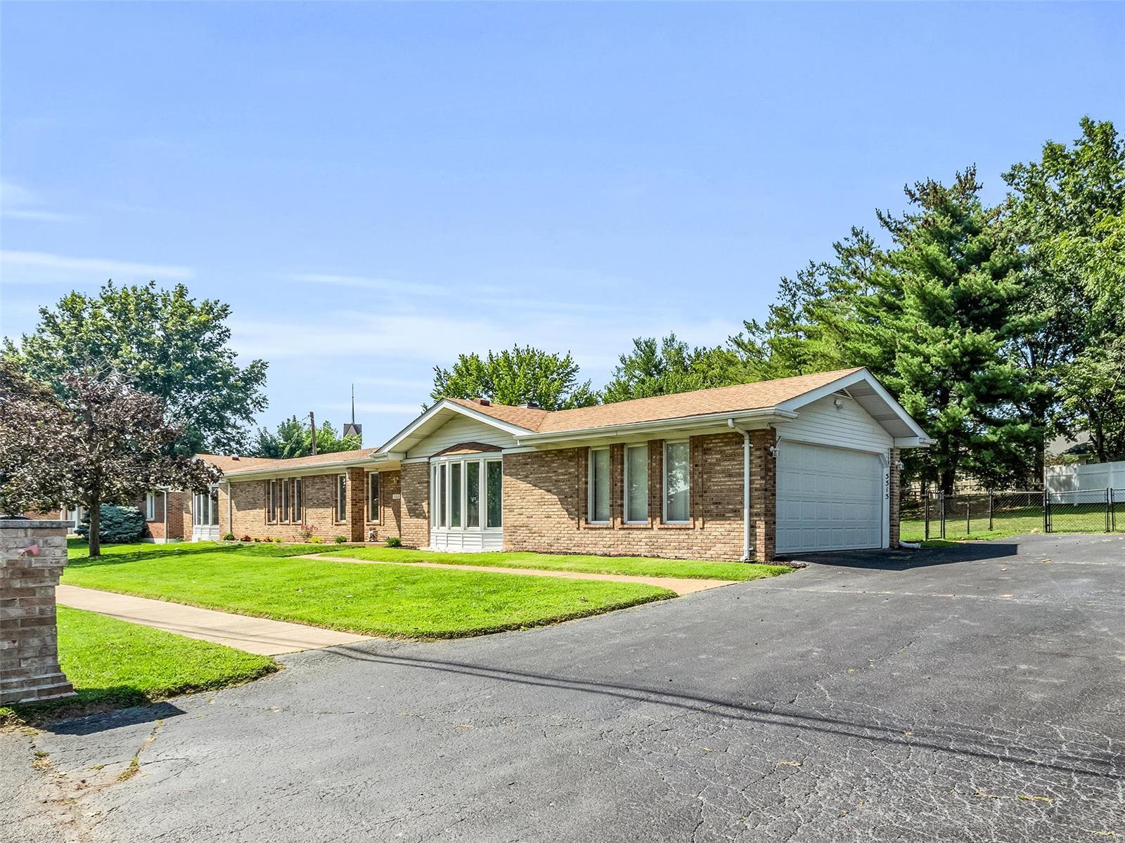 3313 Ringer Road St. Louis, MO 63125 - Photo 1 of 33 Gallery Image 1