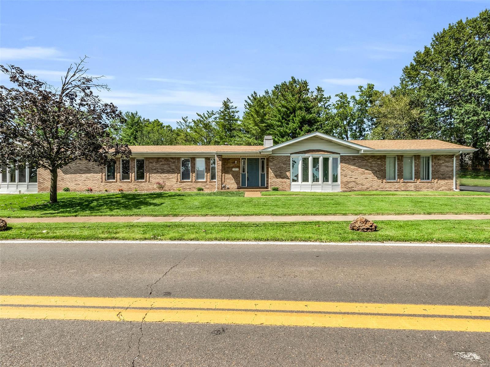 3313 Ringer Road St. Louis, MO 63125 - Photo 2 of 33 Gallery Image 2