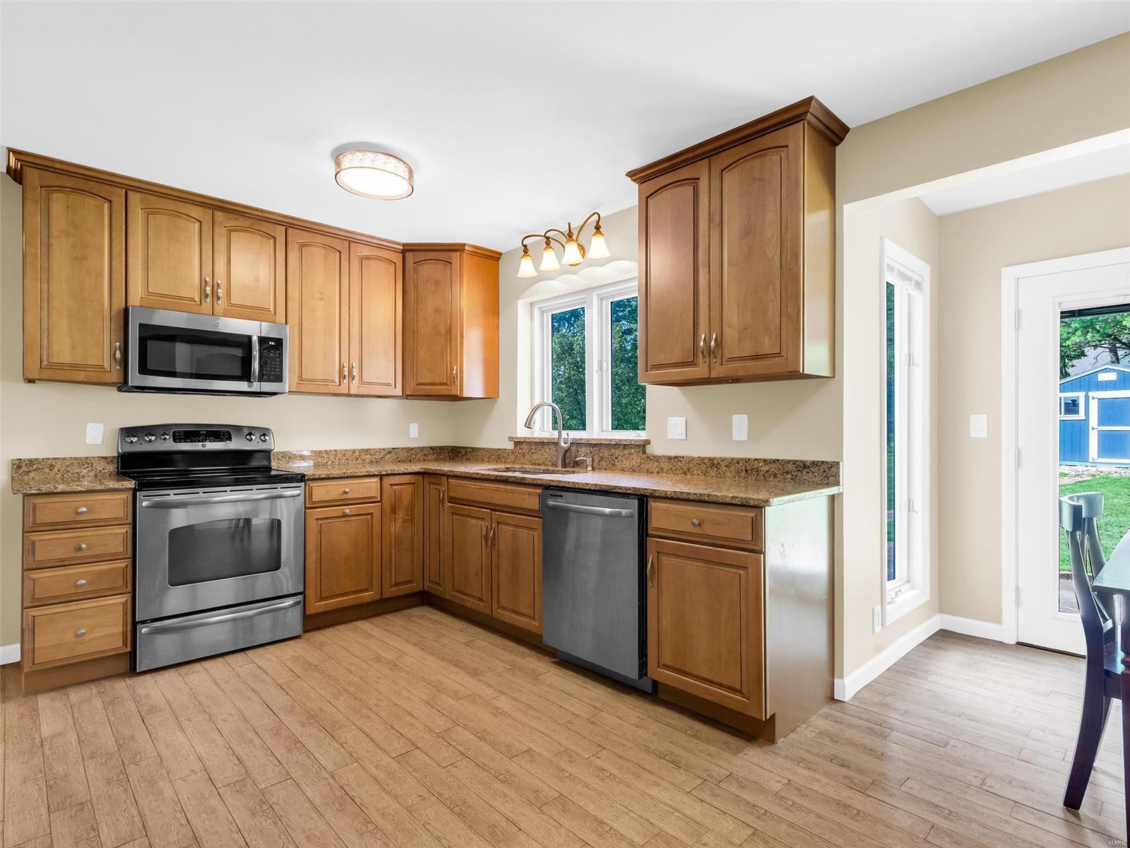 3313 Ringer Road St. Louis, MO 63125 - Photo 4 of 33 Gallery Image 4