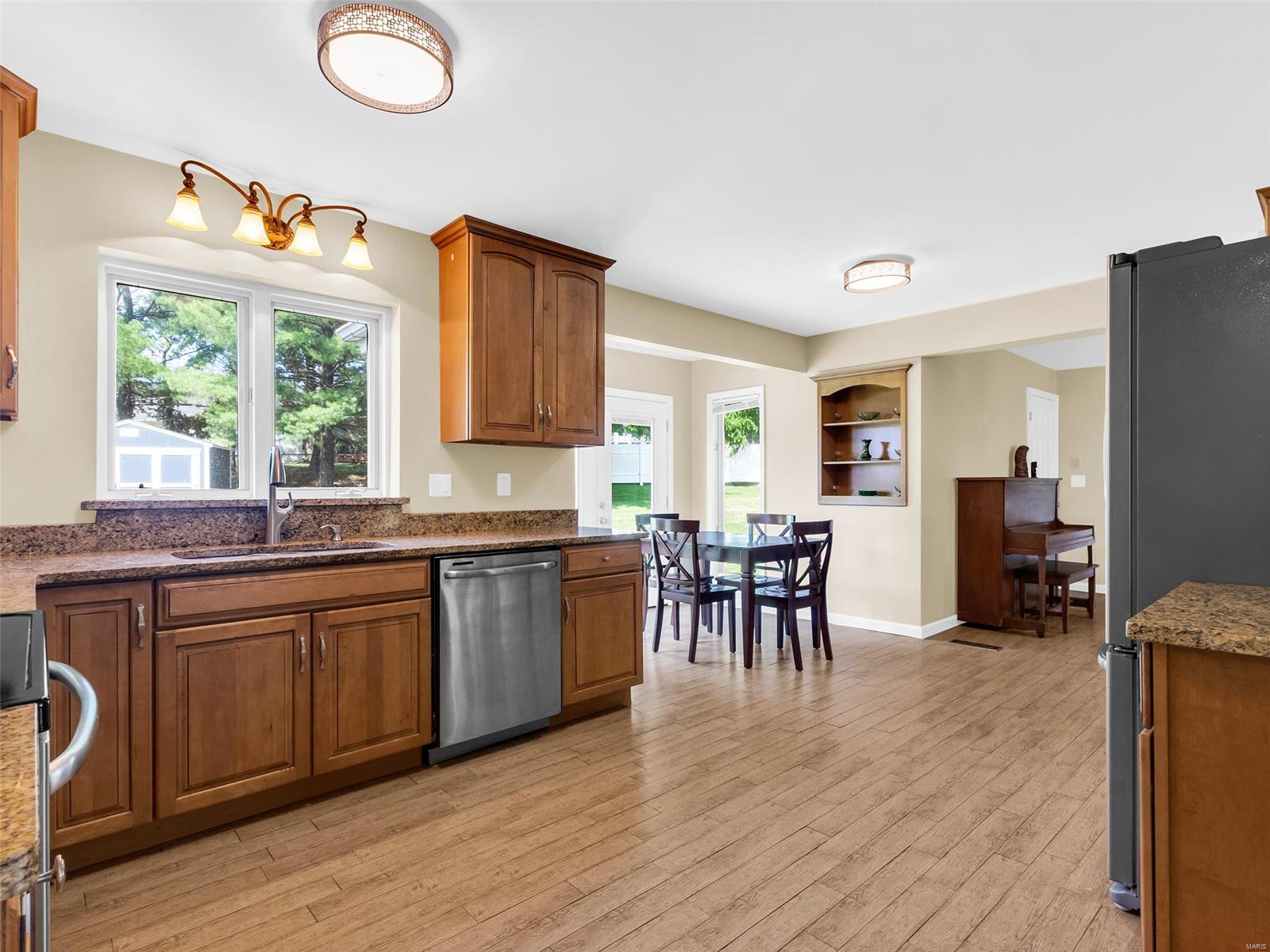 3313 Ringer Road St. Louis, MO 63125 - Photo 6 of 33 Gallery Image 6