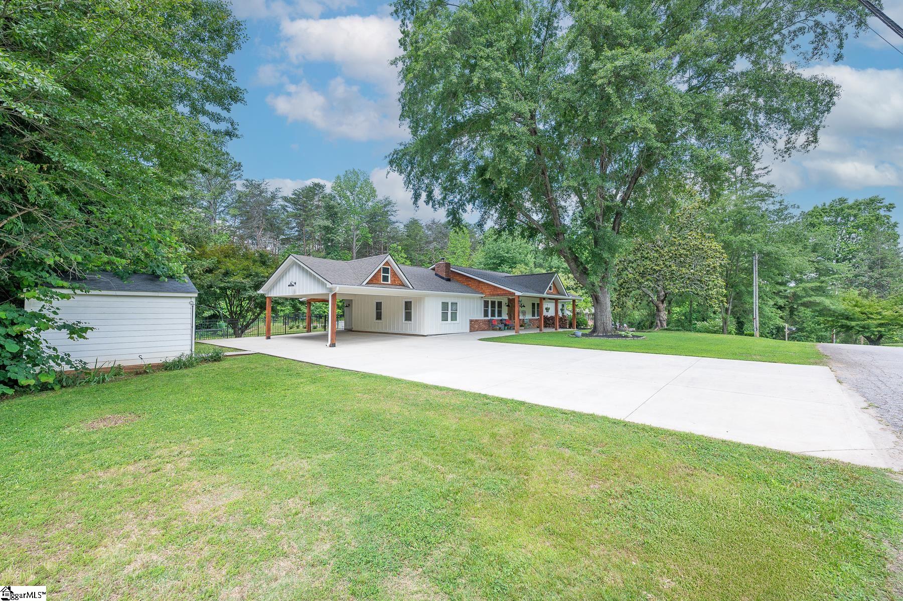 508 Forest Drive Landrum, SC 29356 - Photo 3 of 48