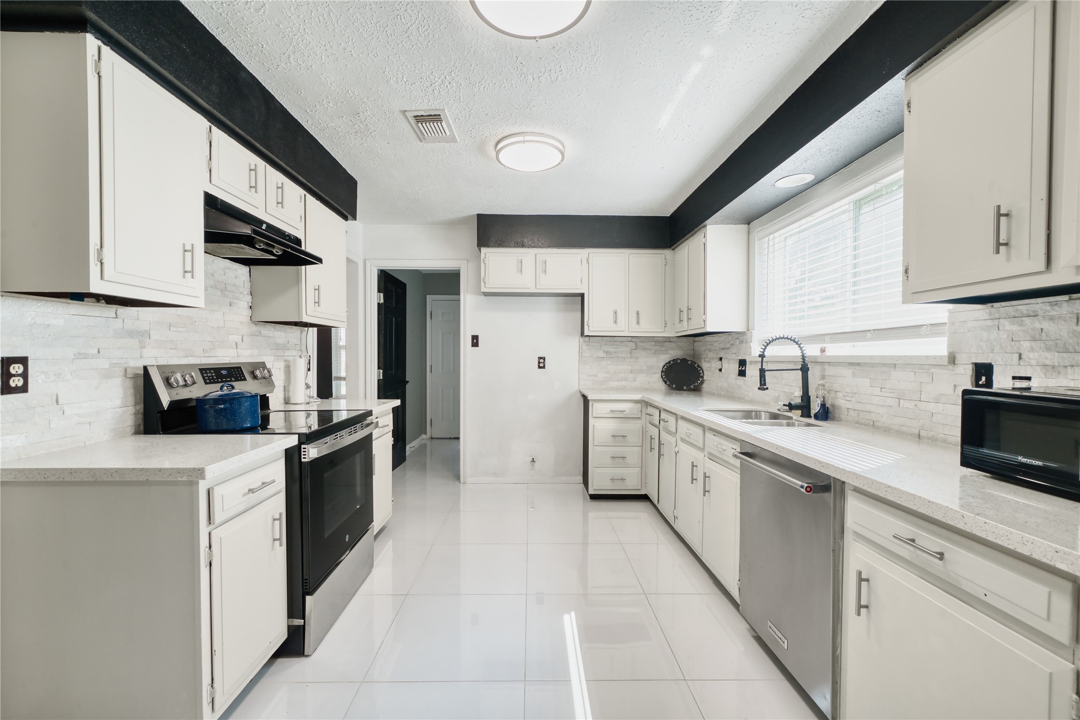 10127 Fernstone Lane Houston, TX 77070 - Photo 18 of 27