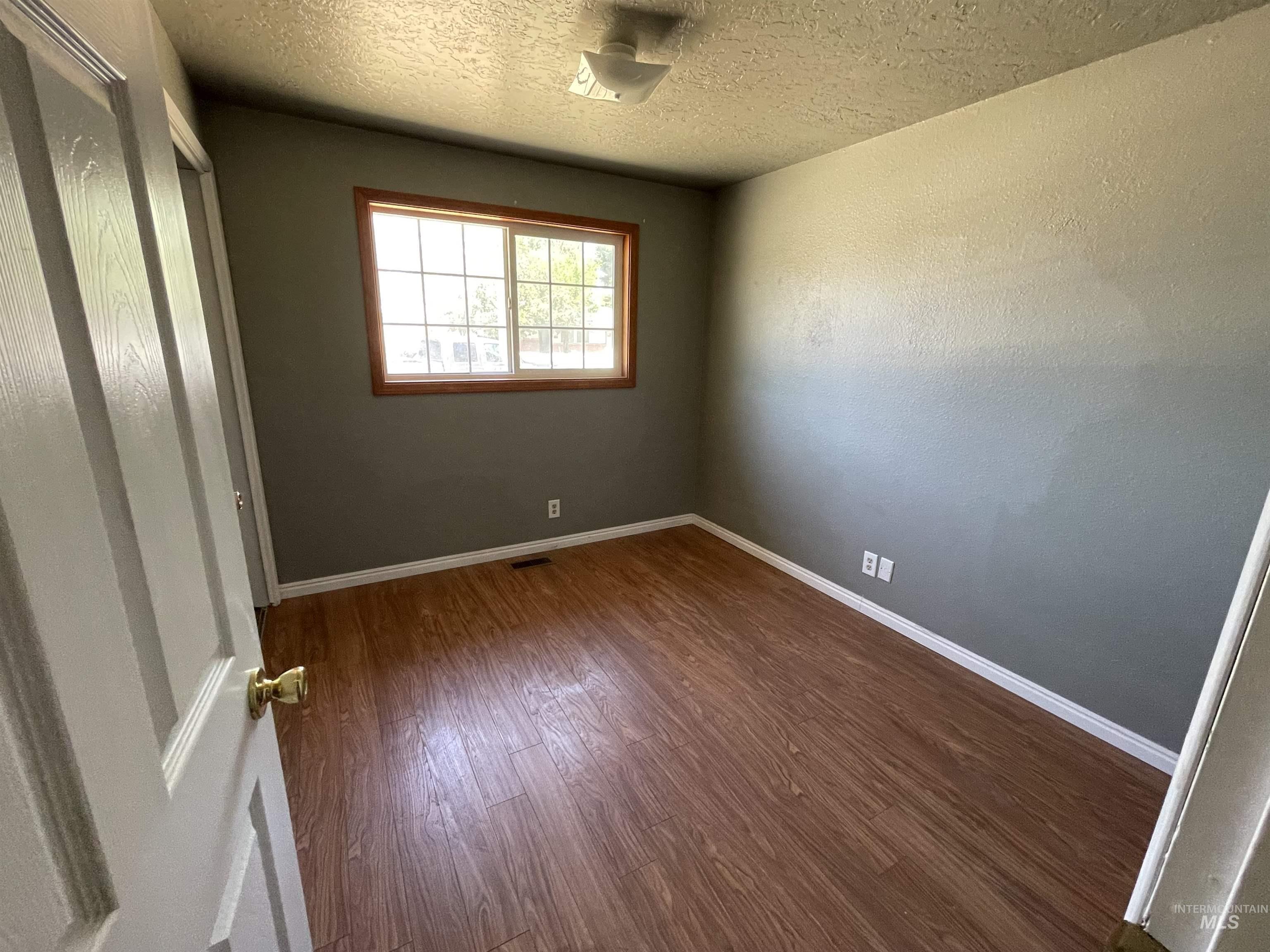 511 Chestnut Street Mountain Home, ID 83647 - Photo 9 of 13