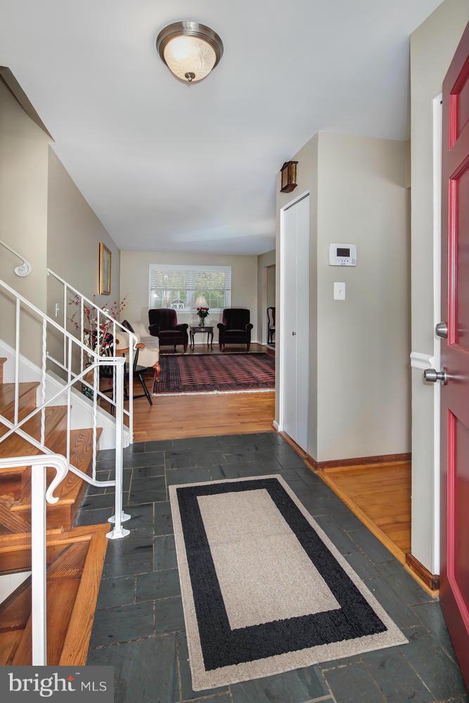 9900 Vale Road Vienna, VA 22181 - Photo 2 of 24 Foyer