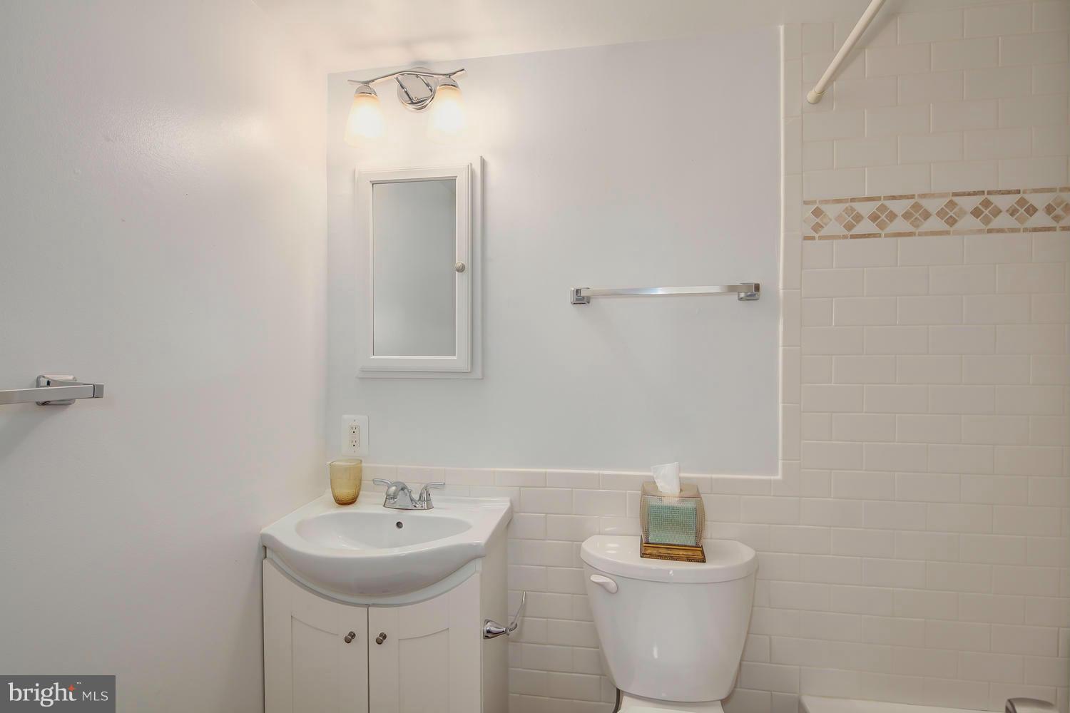 9900 Vale Road Vienna, VA 22181 - Photo 21 of 24 Full bath