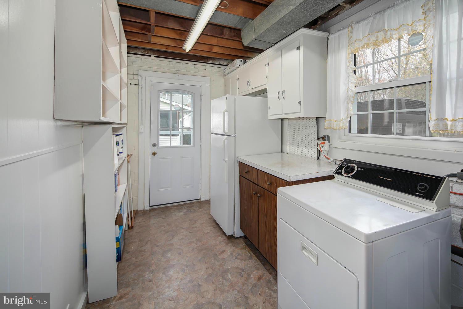 9900 Vale Road Vienna, VA 22181 - Photo 22 of 24 Laundry room