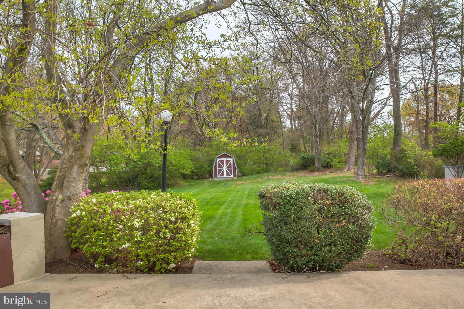 9900 Vale Road Vienna, VA 22181 - Photo 23 of 24 Exterior (Rear)