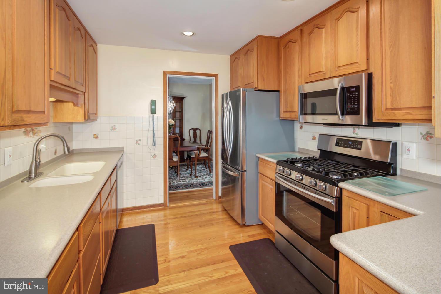 9900 Vale Road Vienna, VA 22181 - Photo 8 of 24 Kitchen