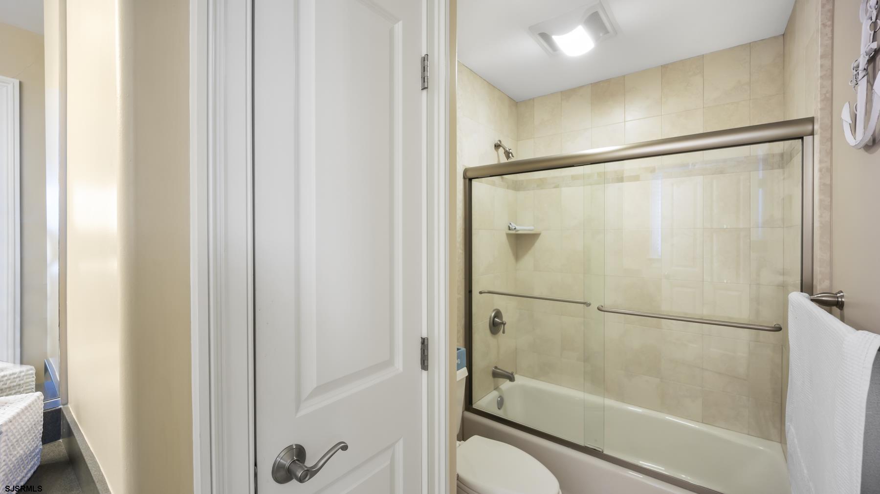 23 Walnut Road Ocean City, NJ 08226 - Photo 31 of 47 a bathroom with a glass shower door