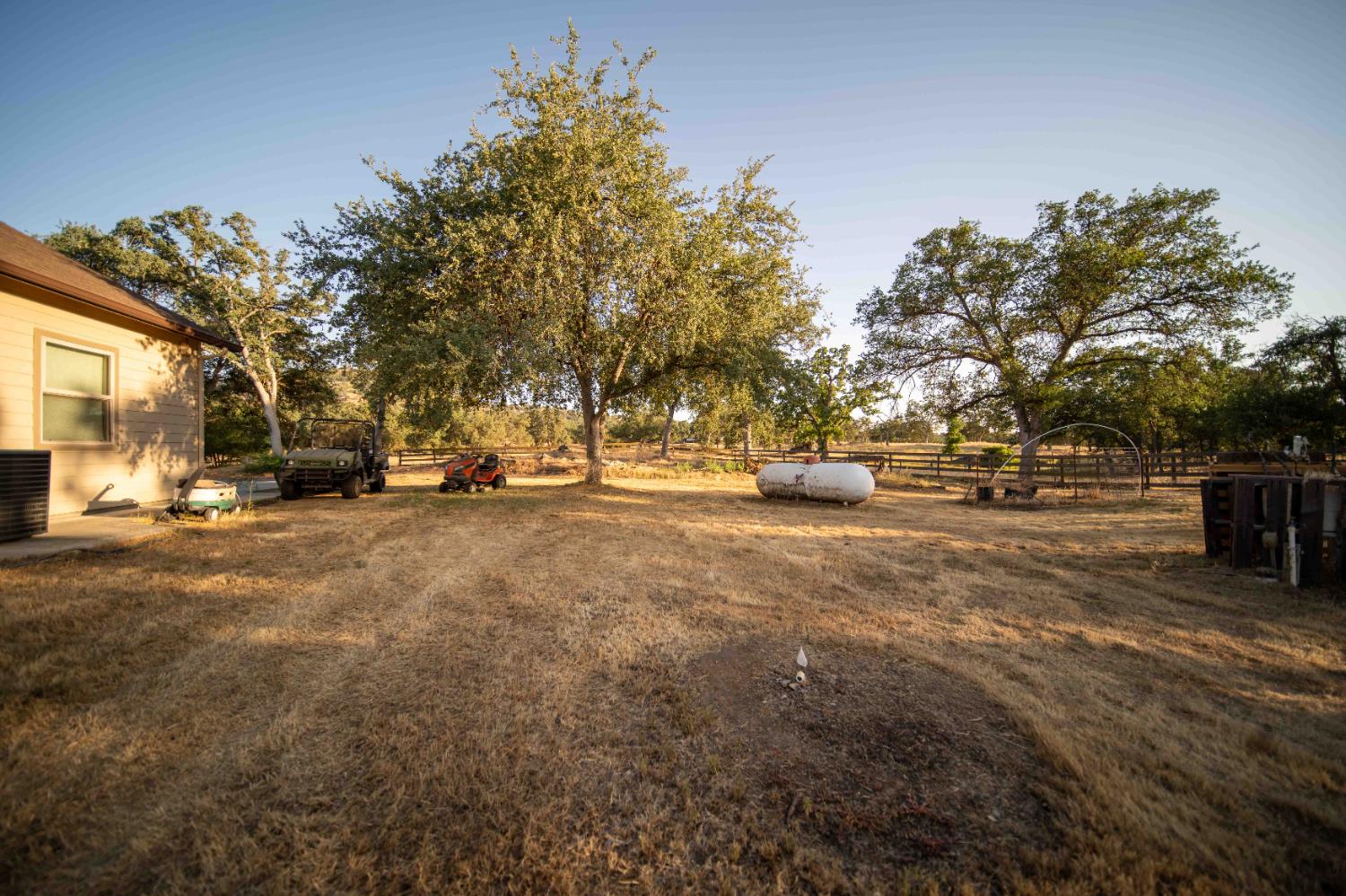 26027 Auberry Road Clovis, CA 93619 - Photo 12 of 46