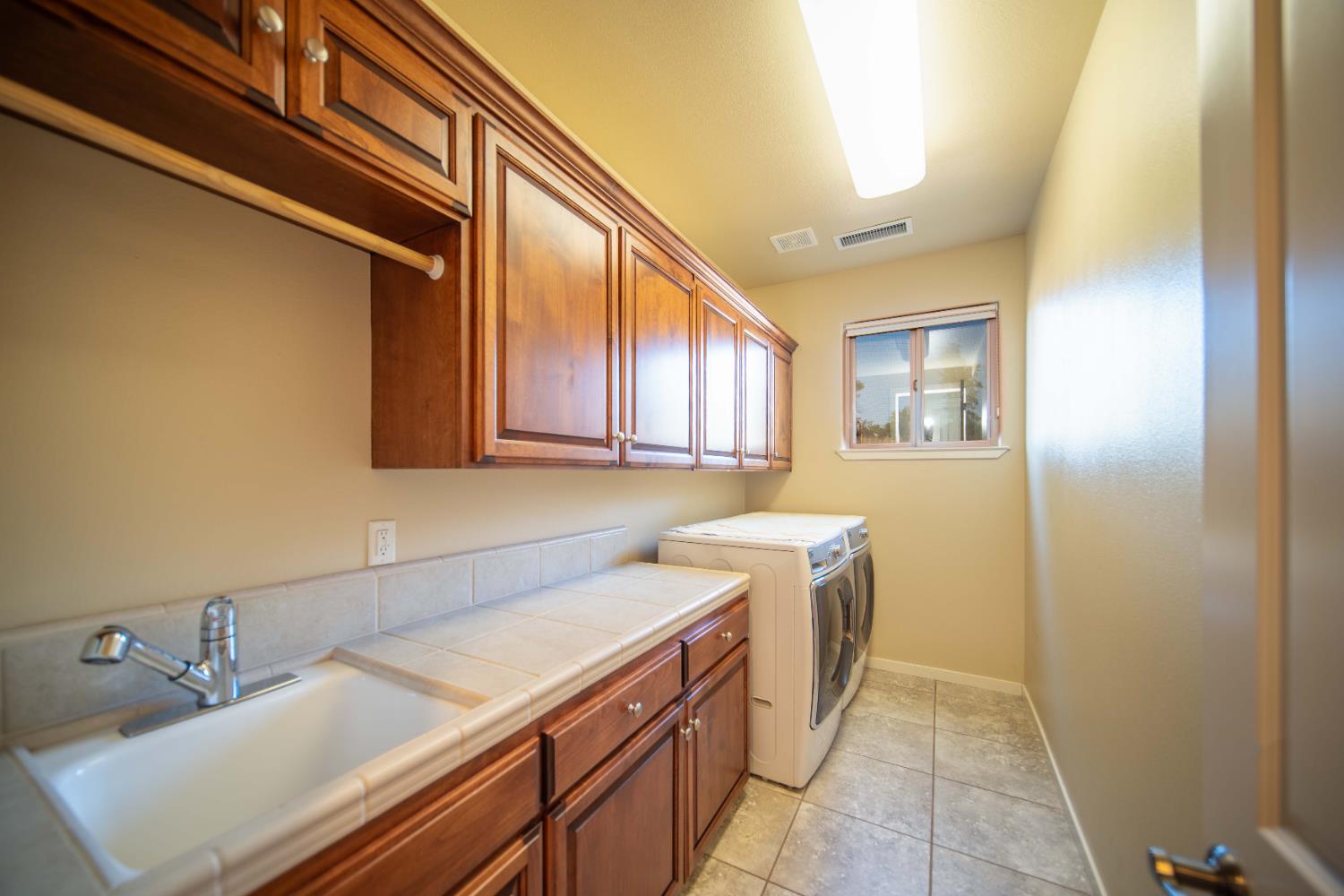 26027 Auberry Road Clovis, CA 93619 - Photo 27 of 46 a utility room with a sink a washer and dryer