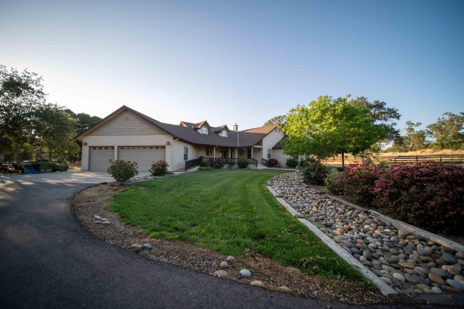 26027 Auberry Road Clovis, CA 93619 - Photo 4 of 46 a front view of a house with a garden
