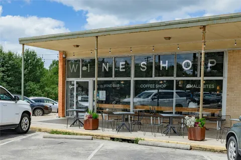 a view of a pathway with a yard