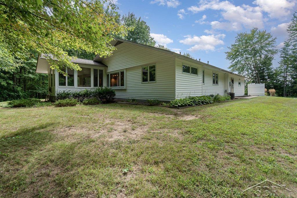 3416 North Sturgeon Road Midland, MI 48642 - Photo 28 of 32 50153457-e75b6a3a-fe04-4590-b160-0147cded8fd3.JPG