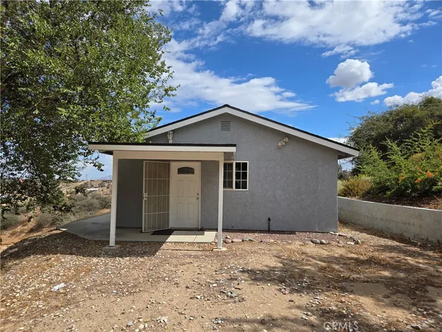 $1,800 | 6467 Oak Hill Road, Unit B, Oak Hills, CA 92344