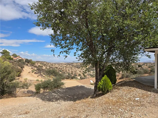 $1,800 | 6467 Oak Hill Road, Unit B, Oak Hills, CA 92344