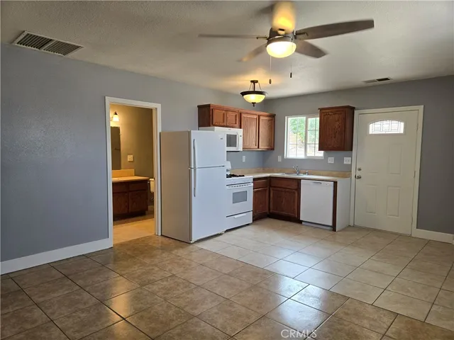 $1,800 | 6467 Oak Hill Road, Unit B, Oak Hills, CA 92344