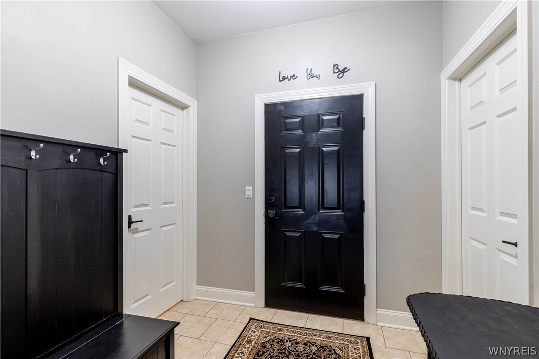 6606 Gartman Road Orchard Park, NY 14127 - Photo 20 of 50 Large Mud Room, off of 2-car Garage.