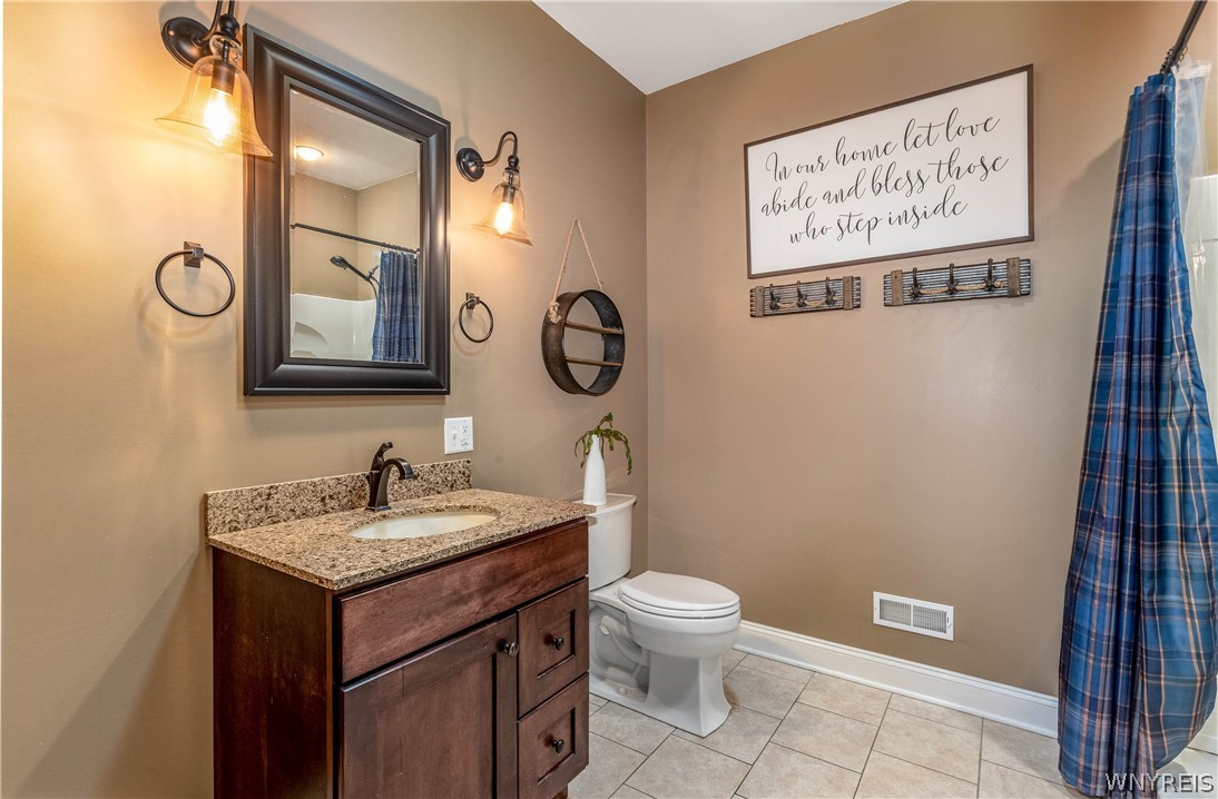6606 Gartman Road Orchard Park, NY 14127 - Photo 23 of 50 Full Bath with granite counters.